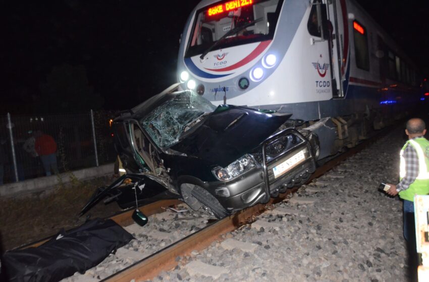  Tren kazasında jeep sürücüsü olay yerinde hayatını kaybetti 