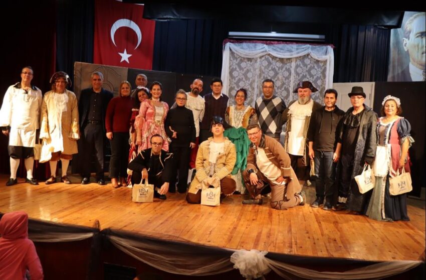  Nazilli’de ünlü tiyatro oyunu ‘Cimri’ büyük beğeni topladı