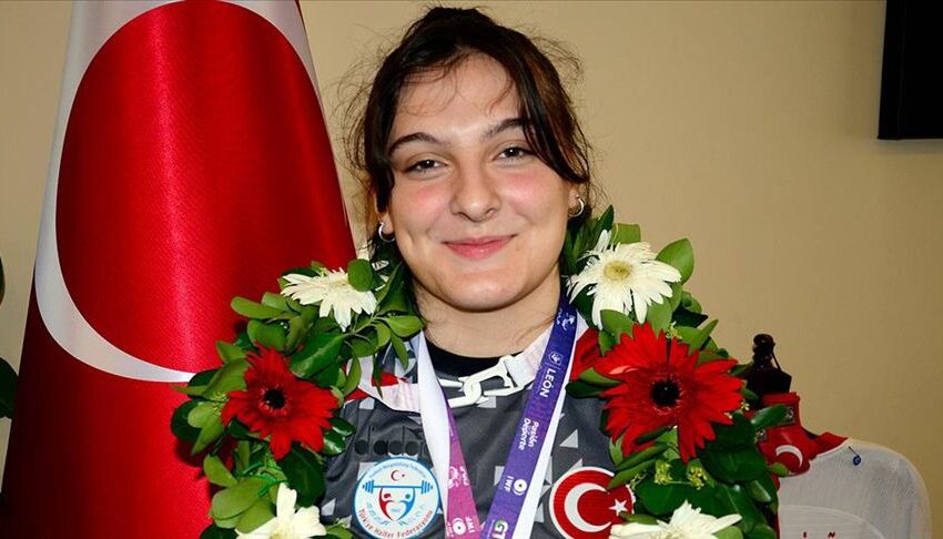  Milli haltercisi Burcu Nazilli’nin gururu oldu