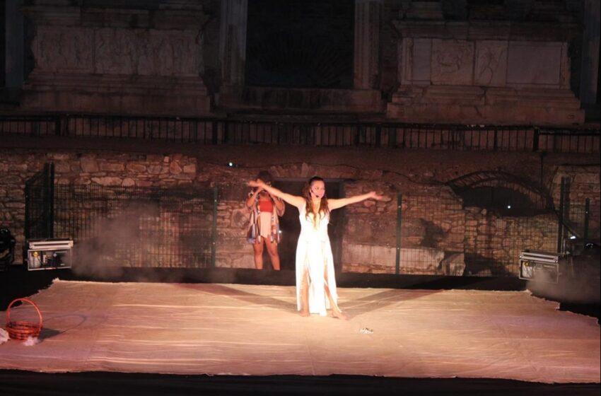  Nysa antik kentinde oynanan ‘Ben anadolu’ oyunu büyüledi